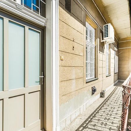 Sun-Splashed Retreat In The Heart Of A Vibrant Quarter 布达佩斯 外观 照片