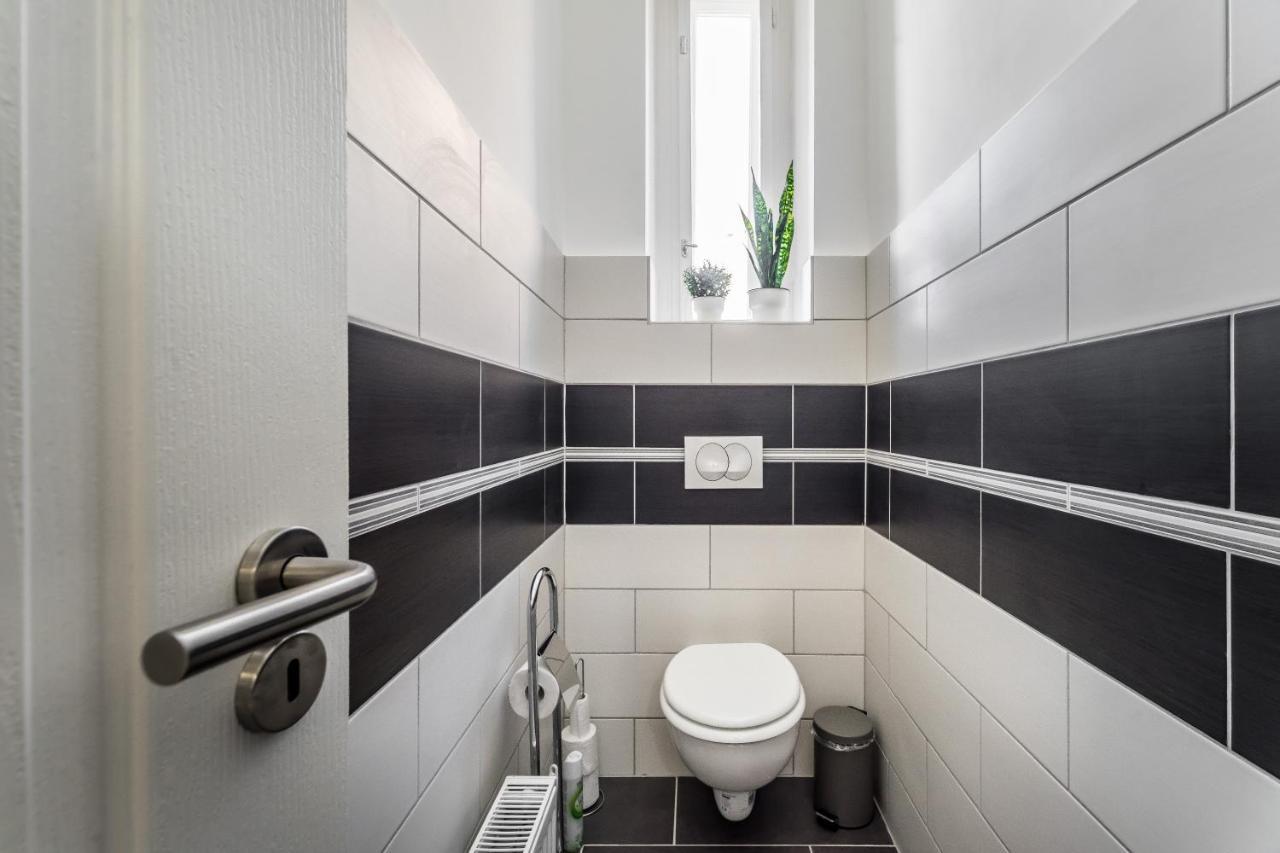 Sun-Splashed Retreat In The Heart Of A Vibrant Quarter 布达佩斯 外观 照片