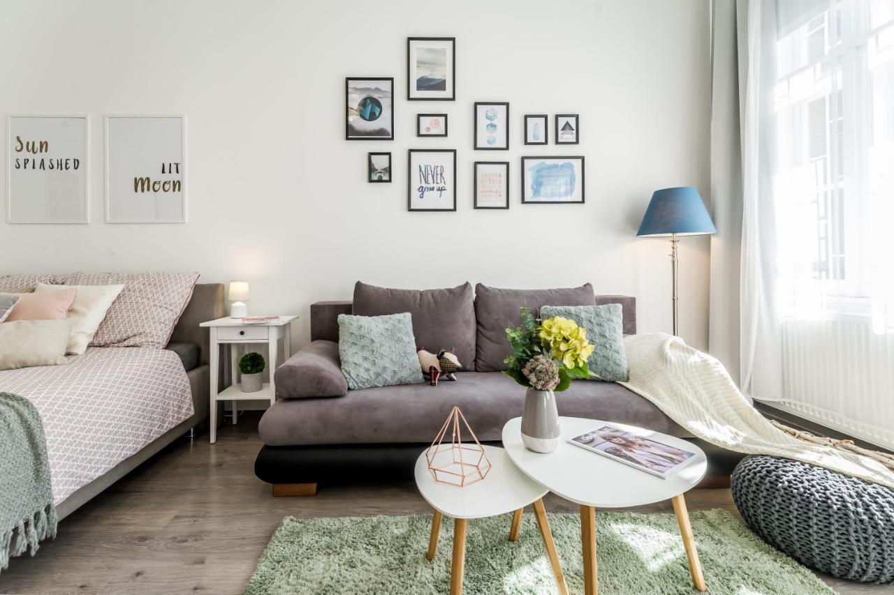Sun-Splashed Retreat In The Heart Of A Vibrant Quarter 布达佩斯 外观 照片